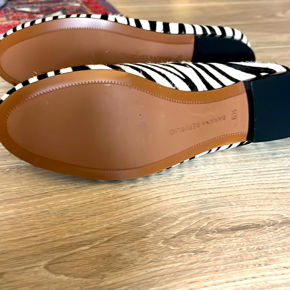 Banana Republic black & white calf hair loafers - brand new - size 6.5 - Picture 2 of 3